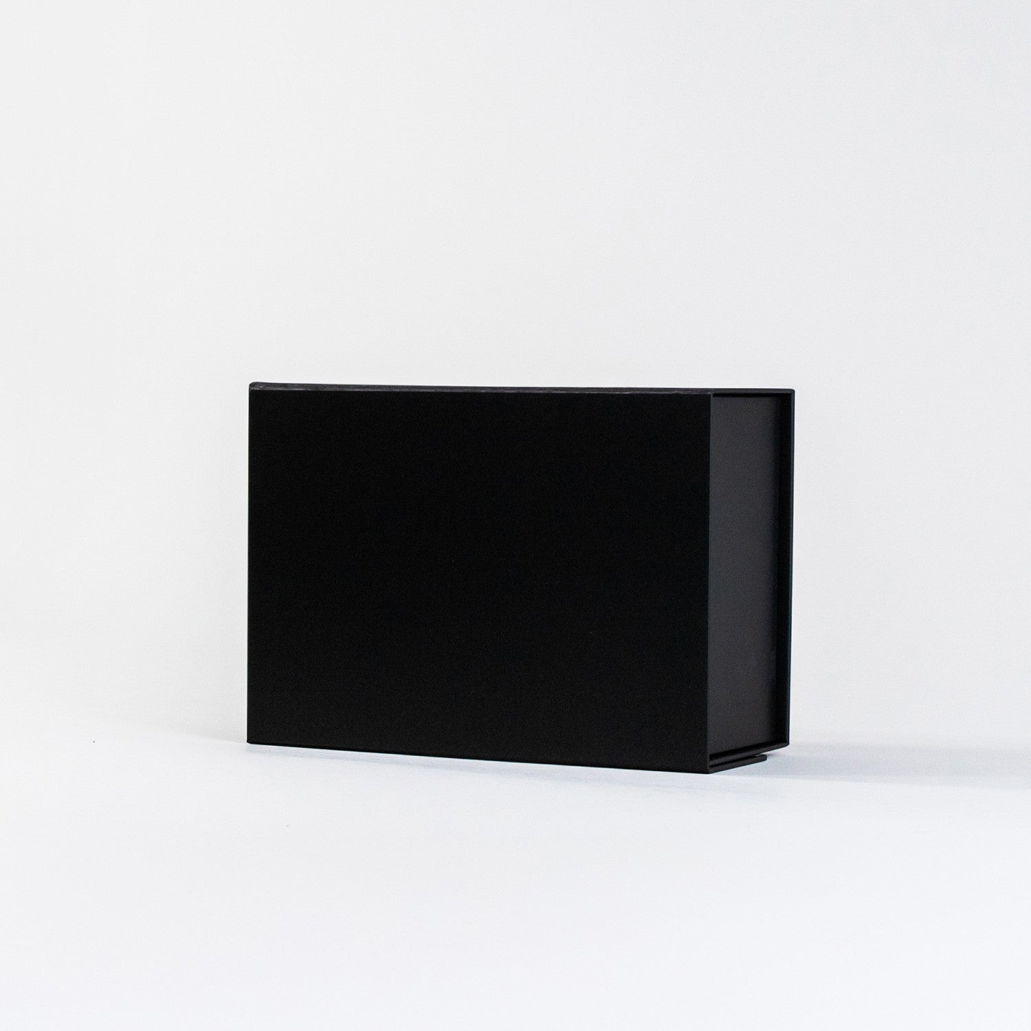 Caja negra magnética cartón
